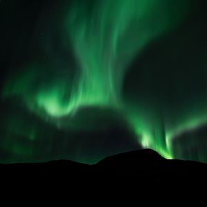 Preview wallpaper northern lights, aurora, mountain, night, sky, green