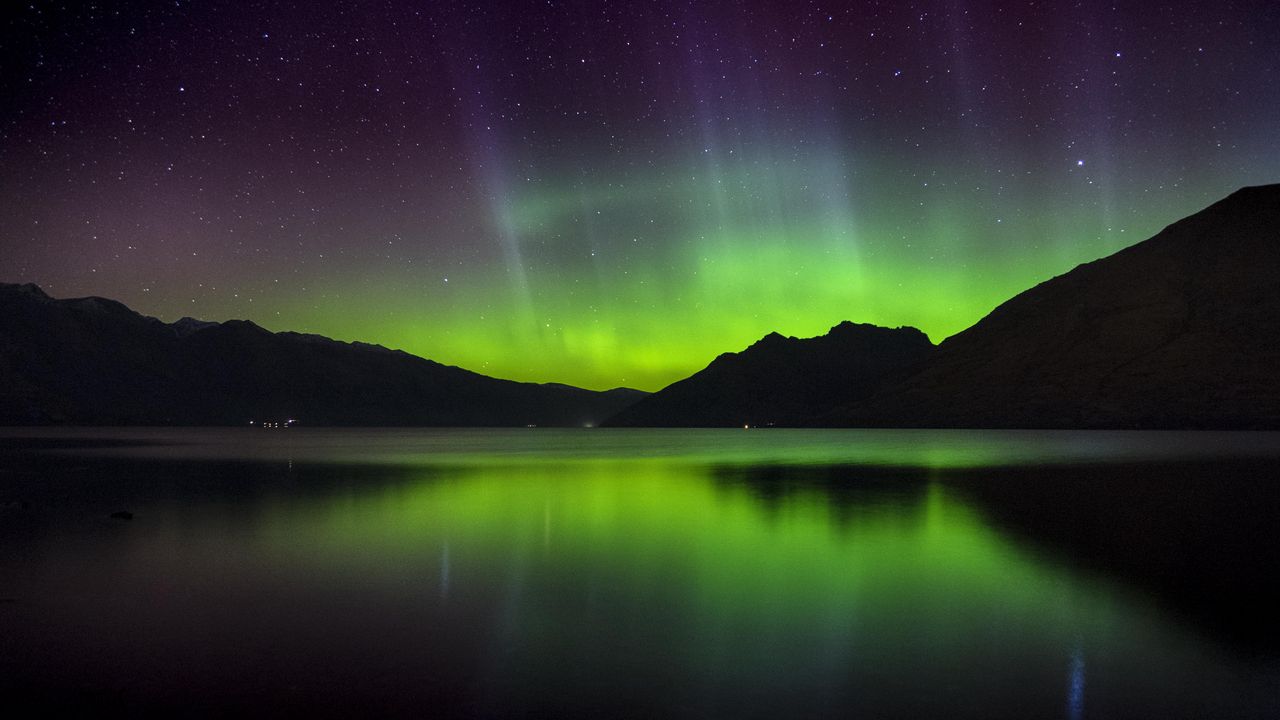 Wallpaper northern lights, aurora, mountains, sunset, lake, new zealand