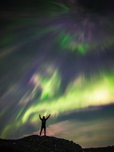 Preview wallpaper northern lights, aurora, silhouette, solitude, alone