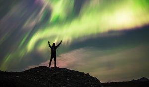 Preview wallpaper northern lights, aurora, silhouette, solitude, alone