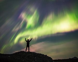 Preview wallpaper northern lights, aurora, silhouette, solitude, alone