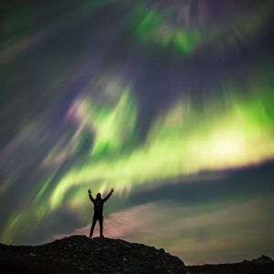 Preview wallpaper northern lights, aurora, silhouette, solitude, alone