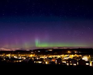 Preview wallpaper northern lights, aurora, starry sky, village, city, light, stars, scotland