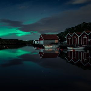 Preview wallpaper northern lights, building, night, coast