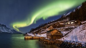 Preview wallpaper northern lights, building, slope, coast