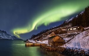 Preview wallpaper northern lights, building, slope, coast