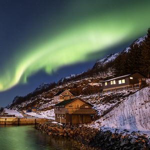 Preview wallpaper northern lights, building, slope, coast