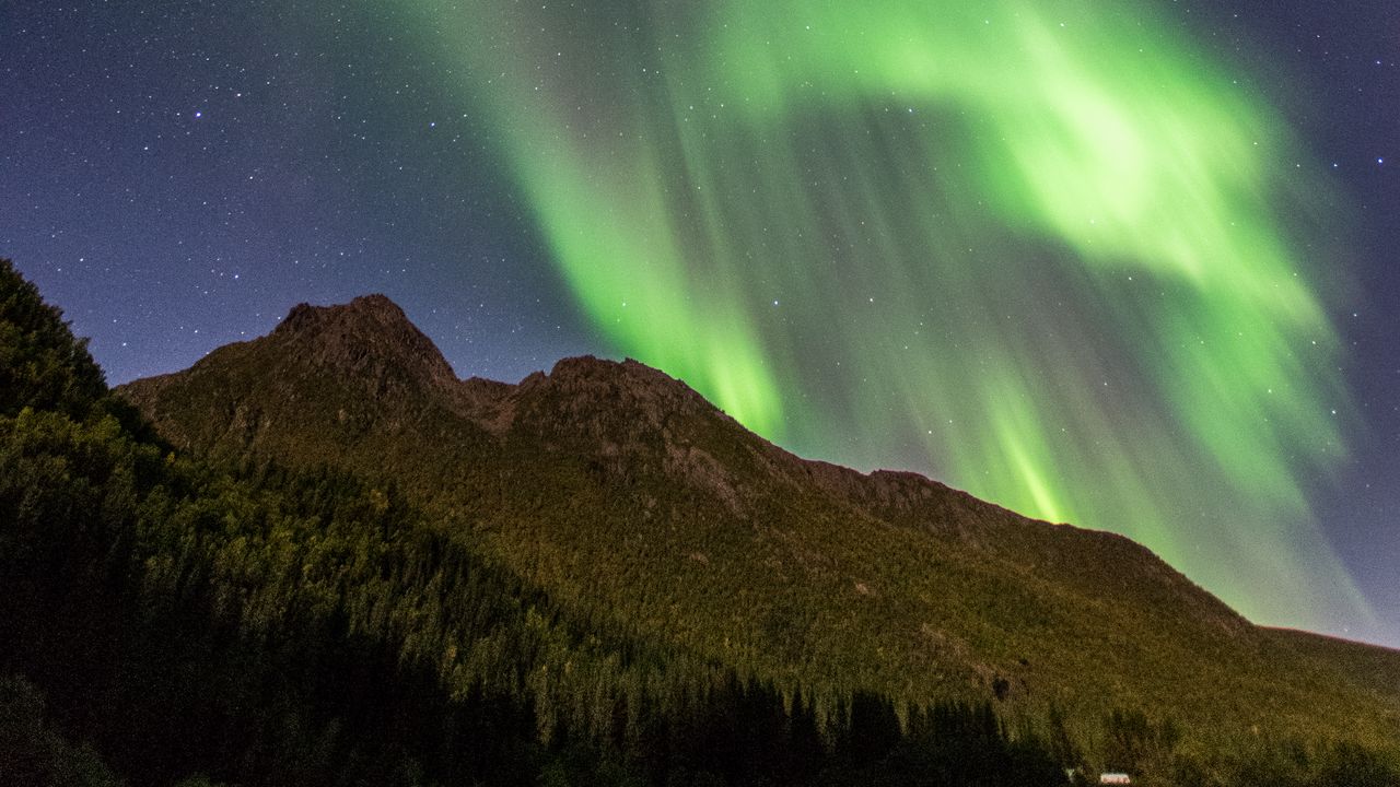 Wallpaper northern lights, hill, nature