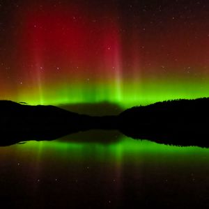 Preview wallpaper northern lights, lake, night