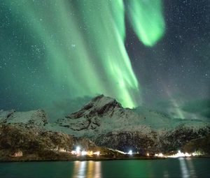 Preview wallpaper northern lights, mountains, lights, lake