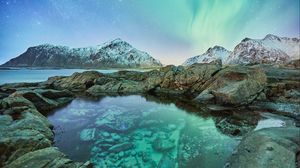Preview wallpaper northern lights, mountains, rocks, lake, snowy