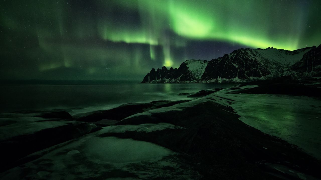 Wallpaper northern lights, mountains, shore, snow