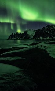 Preview wallpaper northern lights, mountains, shore, snow