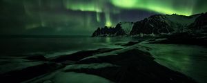 Preview wallpaper northern lights, mountains, shore, snow