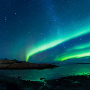 Preview wallpaper northern lights, night, nature, glow, green