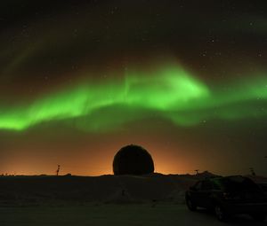 Preview wallpaper northern lights, night, silhouettes, snow, dark