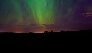 Preview wallpaper northern lights, night, trees, silhouettes