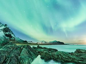 Preview wallpaper northern lights, rocks, lake, starry sky, stars