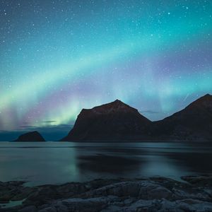 Preview wallpaper northern lights, rocks, sea, night, nature