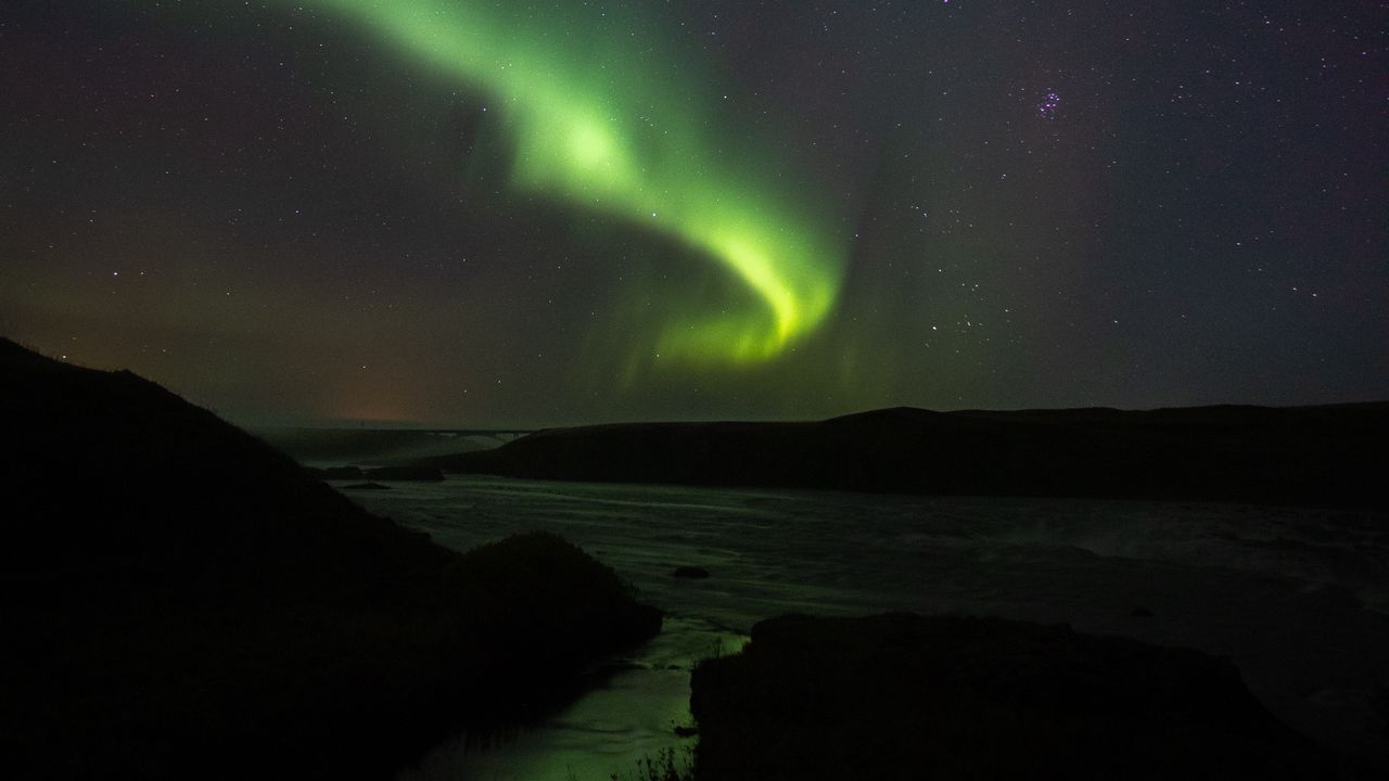 Wallpaper northern lights, starry sky, hills, river, night