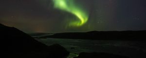 Preview wallpaper northern lights, starry sky, hills, river, night