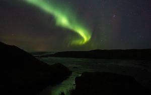 Preview wallpaper northern lights, starry sky, hills, river, night