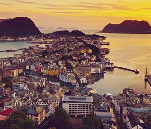 Preview wallpaper norway, view, city, home, sunset, ocean