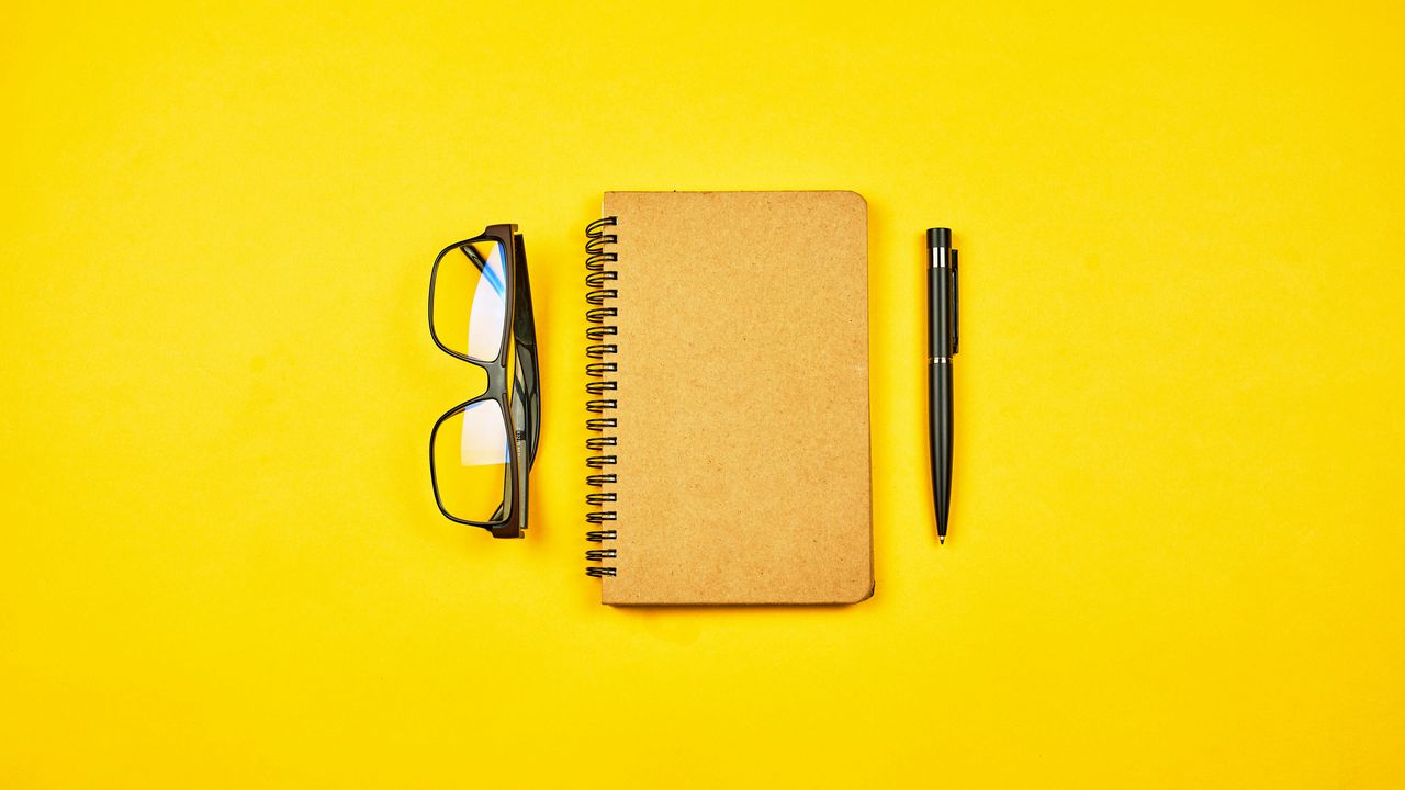 Wallpaper notepad, glasses, yellow