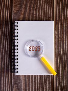 Preview wallpaper notepad, magnifying glass, 2023, wood, new year