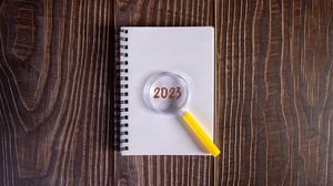 Preview wallpaper notepad, magnifying glass, 2023, wood, new year