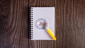 Preview wallpaper notepad, magnifying glass, 2023, wood, new year