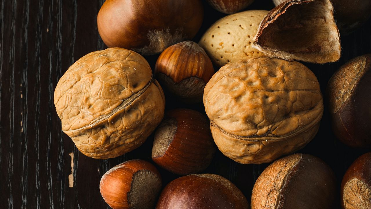 Wallpaper nuts, hazelnuts, walnuts