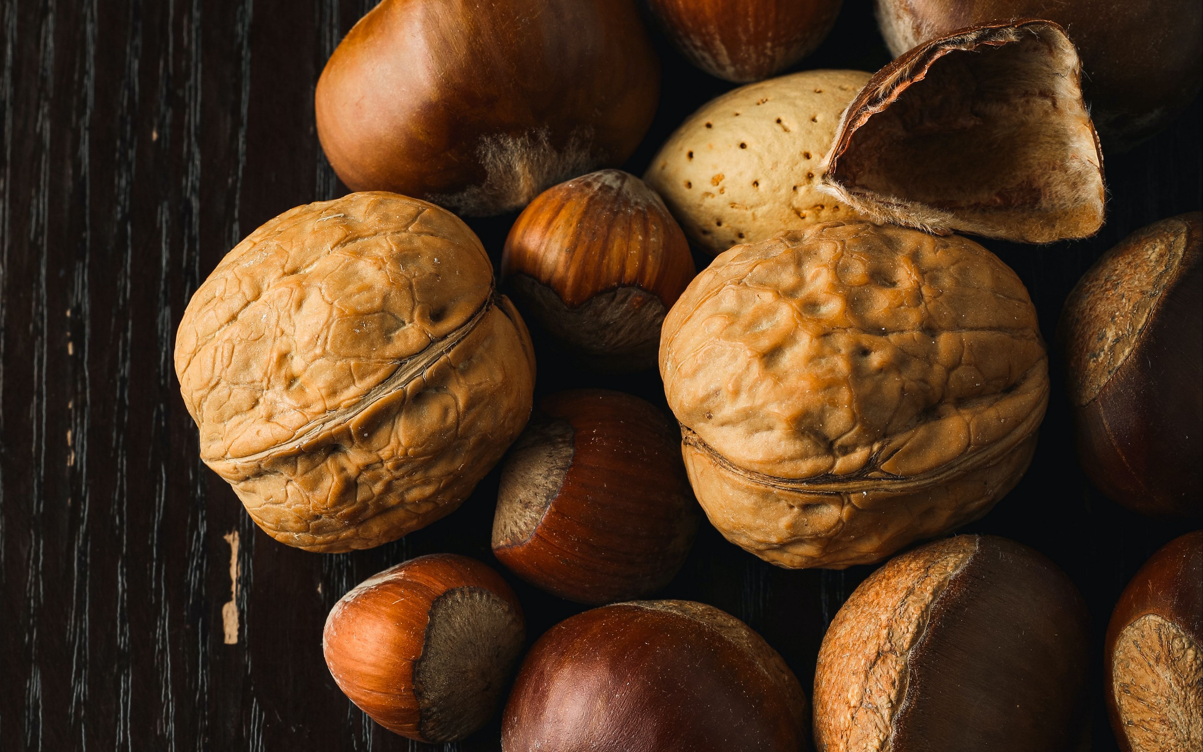 Download Wallpaper 3840x2400 Nuts Hazelnuts Walnuts 4k Ultra Hd 1610 Hd Background 