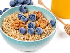 Preview wallpaper oatmeal, berries, nuts, bowl, breakfast