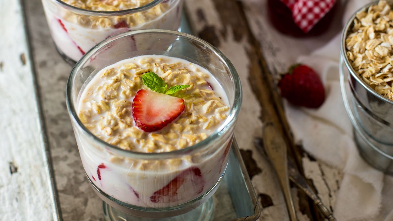 Wallpaper oatmeal, strawberries, berries, breakfast