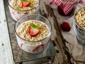 Preview wallpaper oatmeal, strawberries, berries, breakfast