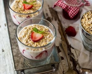 Preview wallpaper oatmeal, strawberries, berries, breakfast