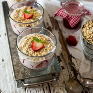 Preview wallpaper oatmeal, strawberries, berries, breakfast