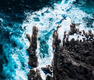 Preview wallpaper ocean, aerial view, rocks, surf, foam, waves, water