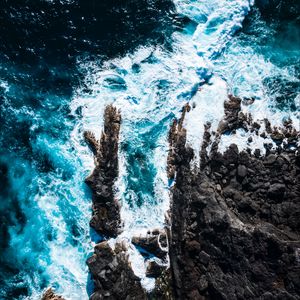 Preview wallpaper ocean, aerial view, rocks, surf, foam, waves, water