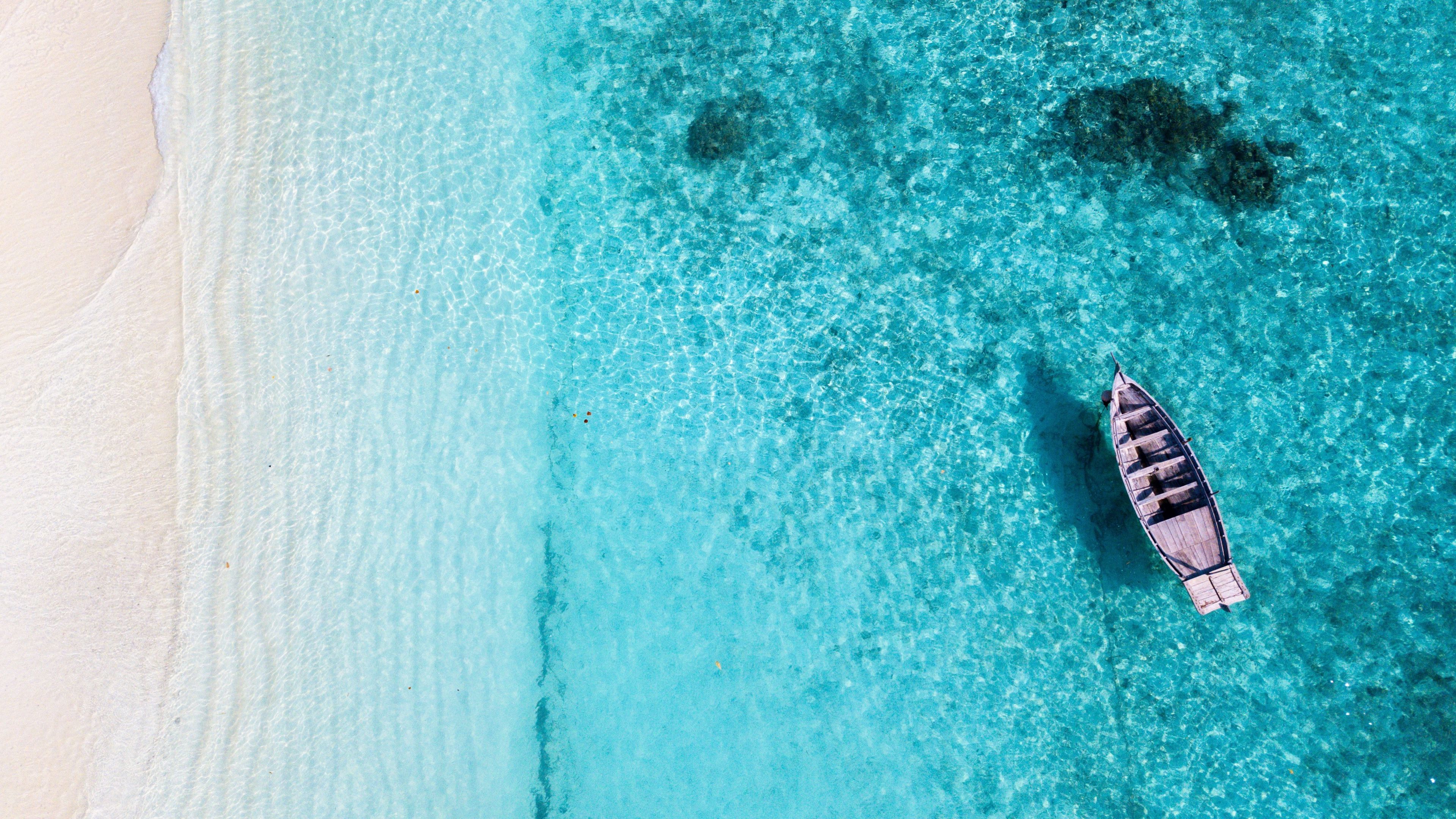 Download wallpaper 3840x2160 ocean, boat, aerial view, water, tropics