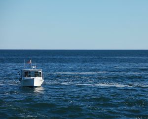 Preview wallpaper ocean, boat, waves, horizon