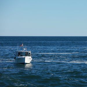 Preview wallpaper ocean, boat, waves, horizon