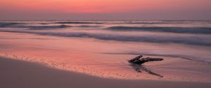 Preview wallpaper ocean, coast, sunset, cobble, sand, horizon