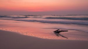 Preview wallpaper ocean, coast, sunset, cobble, sand, horizon