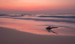 Preview wallpaper ocean, coast, sunset, cobble, sand, horizon