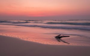 Preview wallpaper ocean, coast, sunset, cobble, sand, horizon