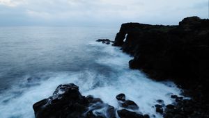 Preview wallpaper ocean, rocks, surf, italy, catania