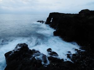 Preview wallpaper ocean, rocks, surf, italy, catania