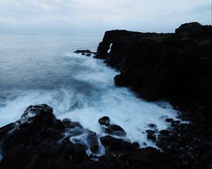 Preview wallpaper ocean, rocks, surf, italy, catania